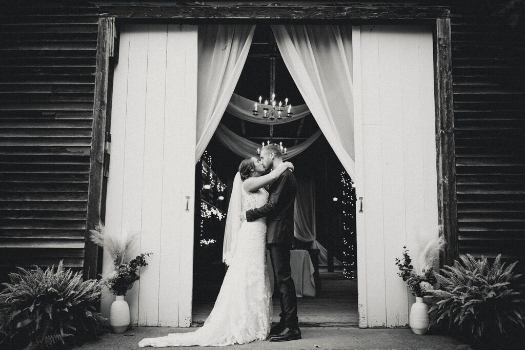 josias river farm wedding