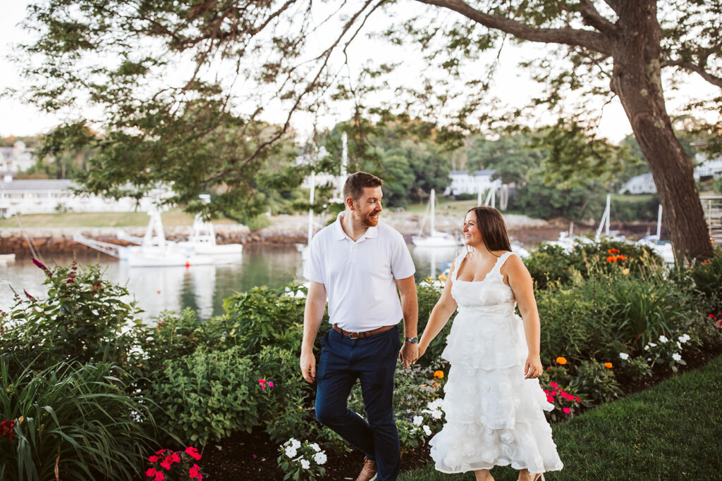 ogunquit maine engagement photos Biddeford Pool: an absolute gem in coastal Maine, with a bird sanctuary covering 27 acres making it an ideal location to explore and capture photos along the way Fort Williams: one of the dreamiest locations in coastal Maine, with views of the Portland Headlight Kennebunkport: one of my absolute favorite places, this seaside town screams quintessential Maine Higgins Beach in Scarborough Maine: a popular, peaceful beach destination surrounded by cute, old beach cottages Kettle Cove: here you’ll find panoramic ocean views and rocky beaches that really capture the state’s natural beauty
